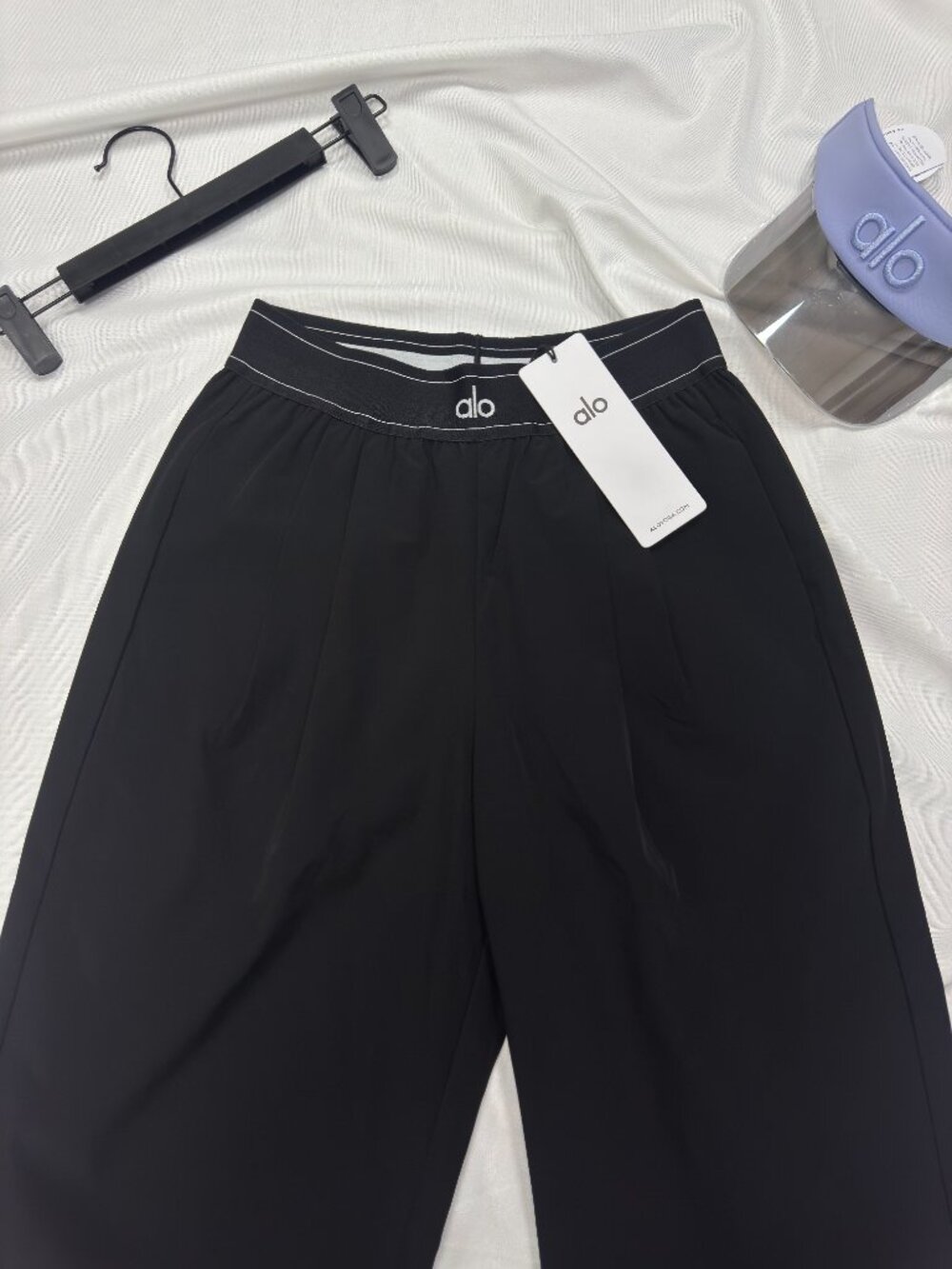 Clean Girl Essential🥳ALO Yoga Suit Up Trouser Black Wide Leg Pants🎈NWT - Picture 2 of 8